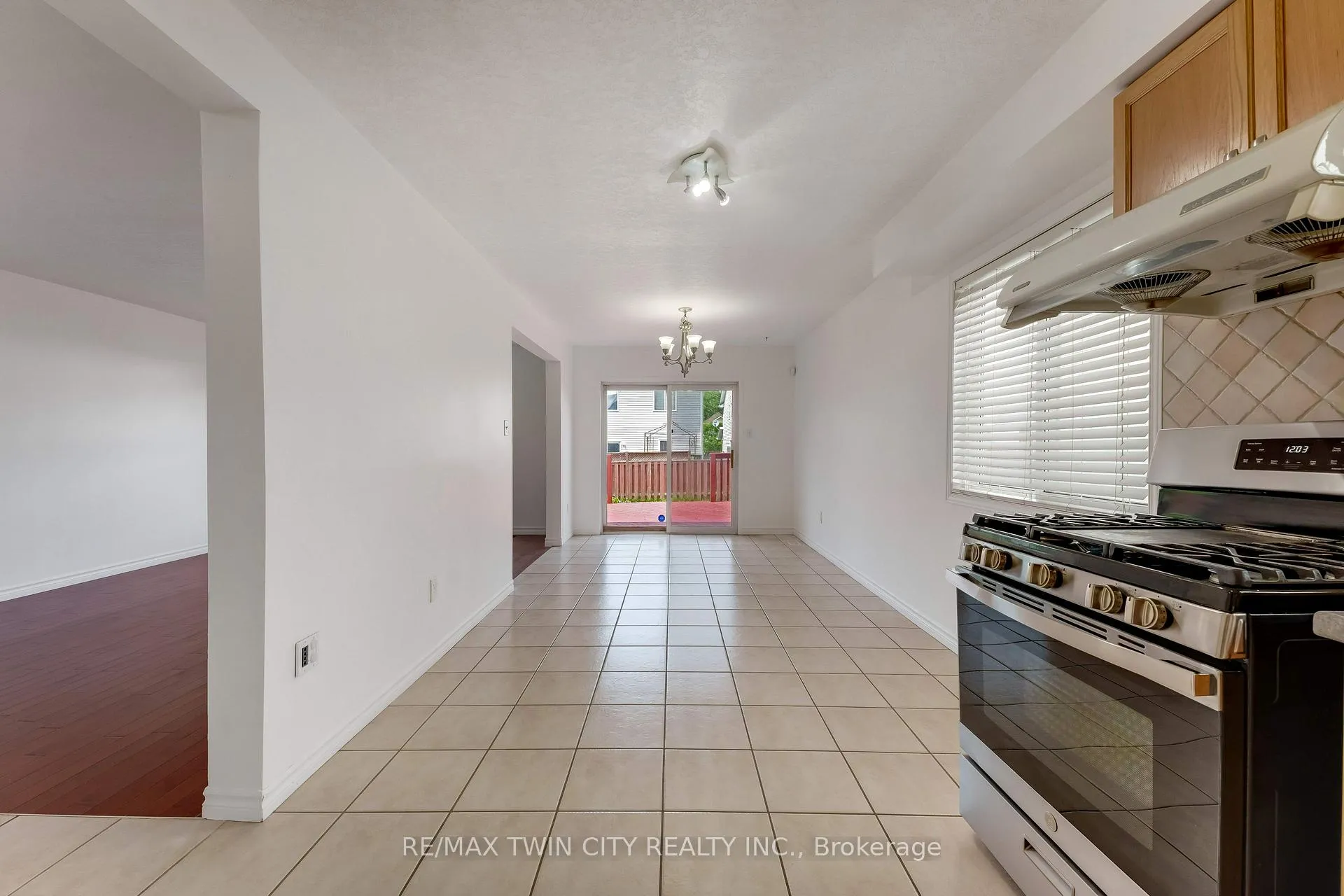 Photo 12 of 359 Highbrook Crescent, Kitchener — HOMEH