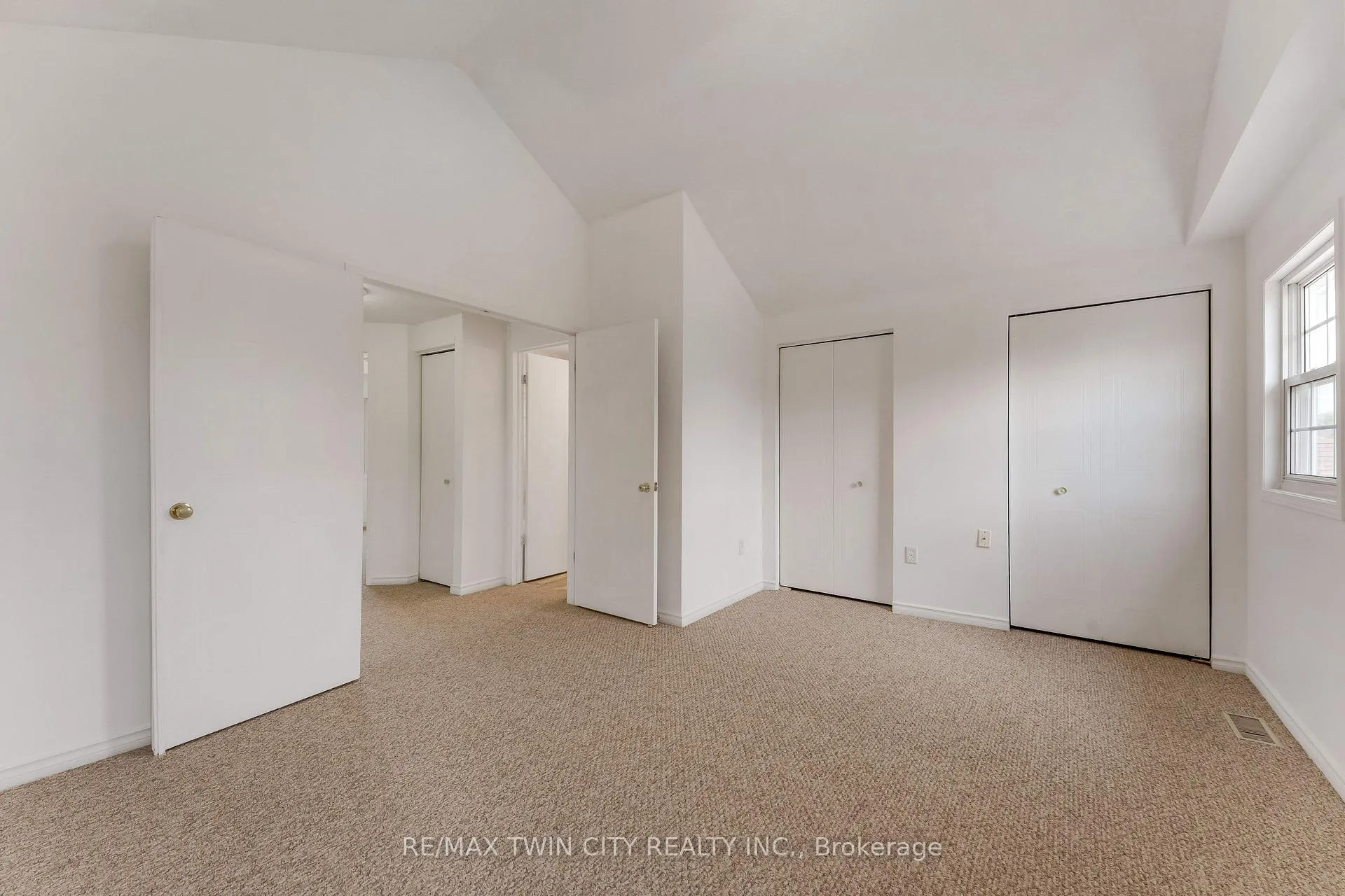 Photo 17 of 359 Highbrook Crescent, Kitchener — HOMEH