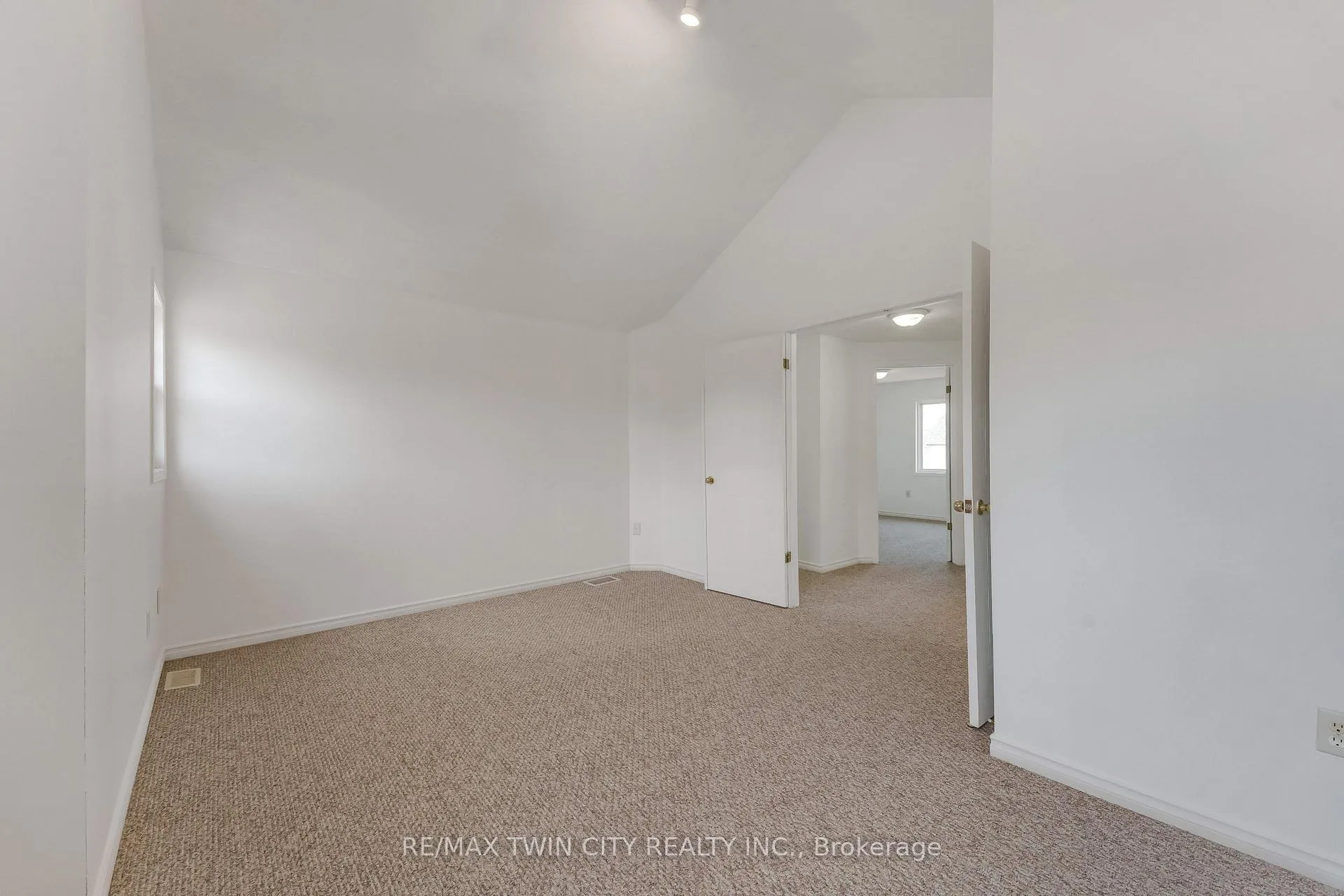 Photo 18 of 359 Highbrook Crescent, Kitchener — HOMEH
