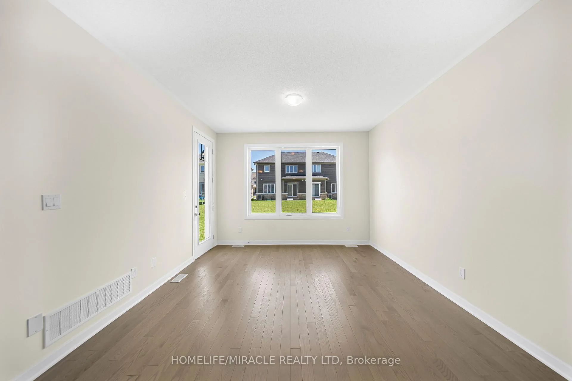 Photo 19 of 9 Golf Link Drive, Loyalist, Amherstview — HOMEH