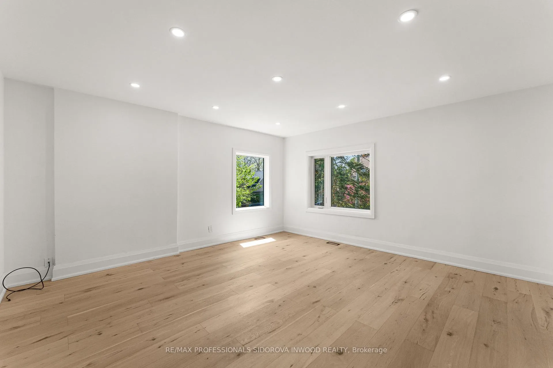 Photo 11 of 27 The Palisades, Toronto, High Park-Swansea — HOMEH