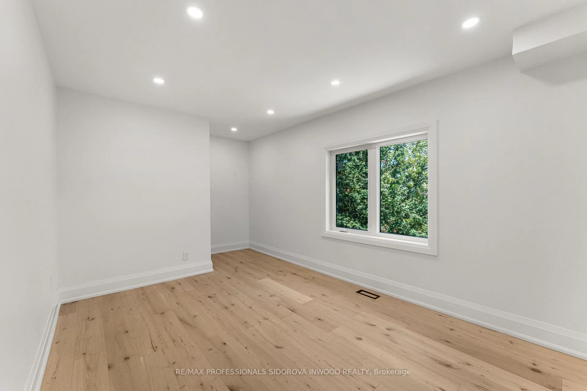 Photo 15 of 27 The Palisades, Toronto, High Park-Swansea — HOMEH