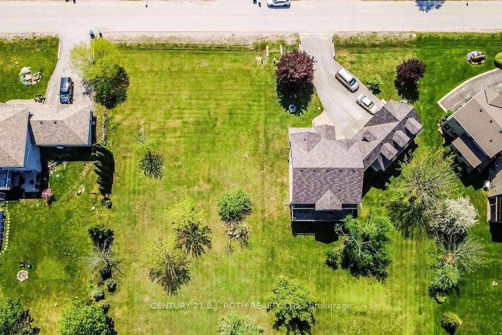 Photo 2 of 22 Boyd Crescent, Oro-Medonte, Moonstone — HOMEH