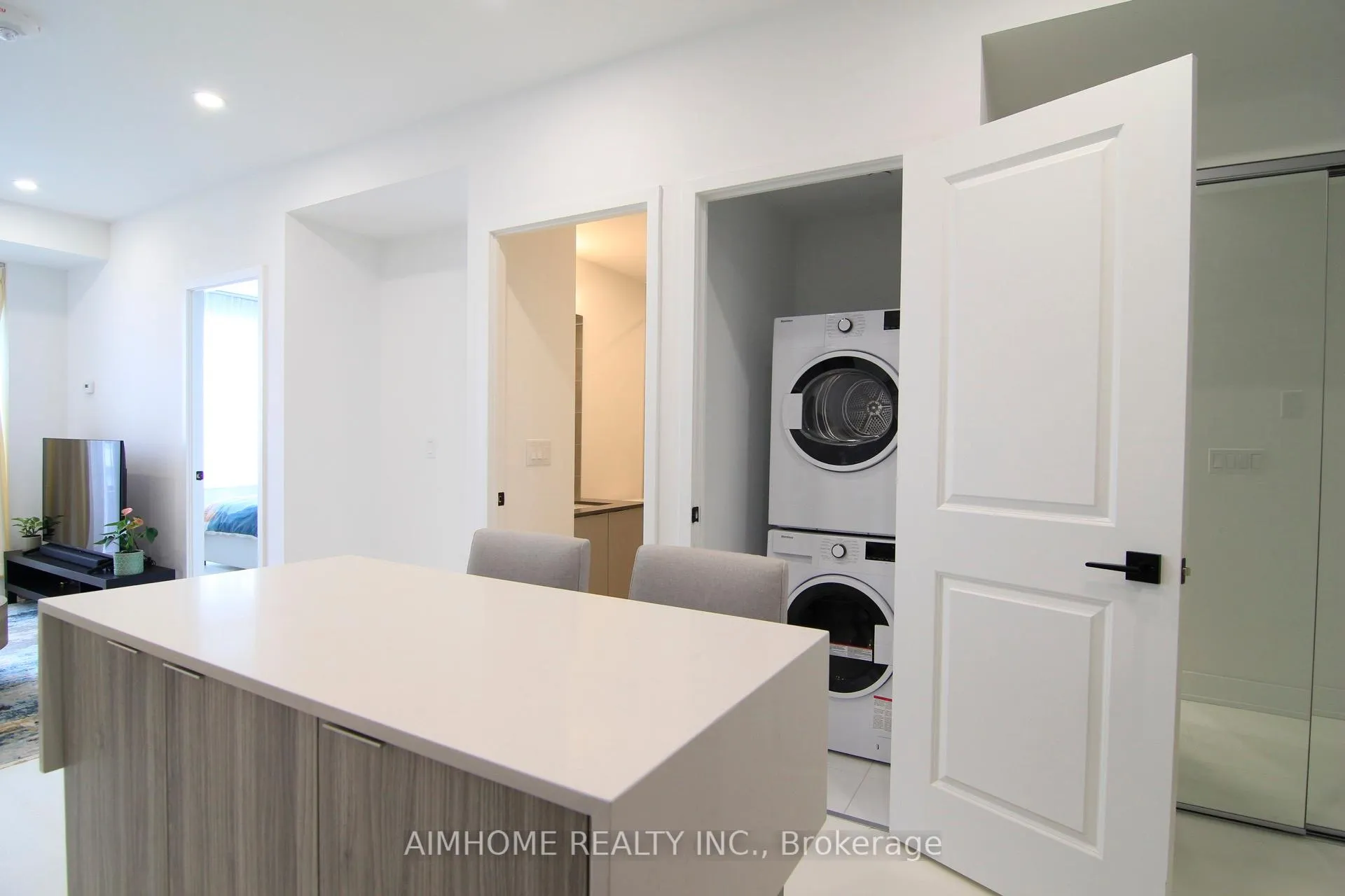 Photo 9 of Unit 1006, 2481 Taunton Road, Oakville, River Oaks — HOMEH