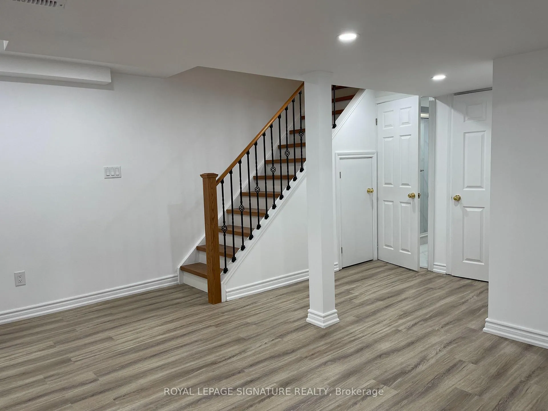 Photo 2 of 46 Tara Crescent, Markham, Cedarwood — HOMEH