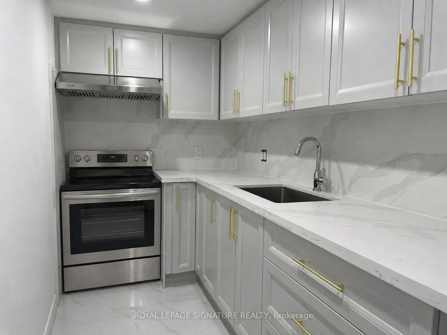 Photo 4 of 46 Tara Crescent, Markham, Cedarwood — HOMEH