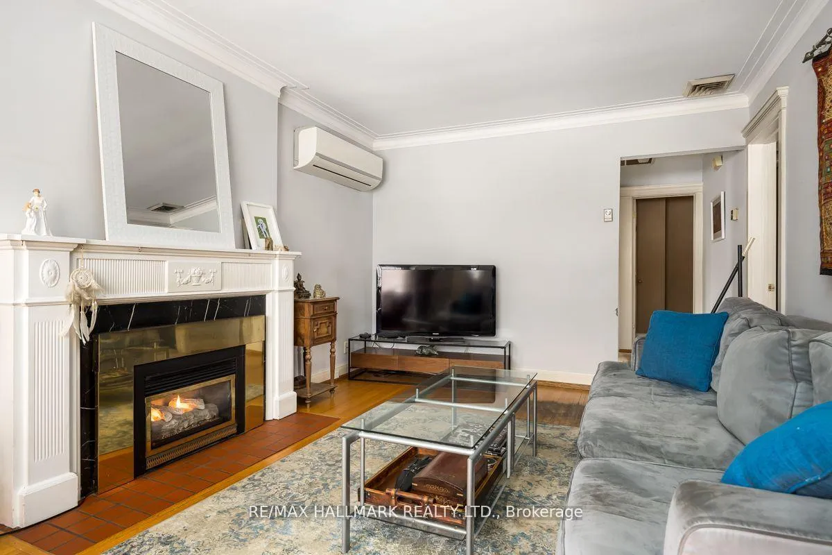 Photo 2 of 22 Airley Crescent, Toronto, East York — HOMEH