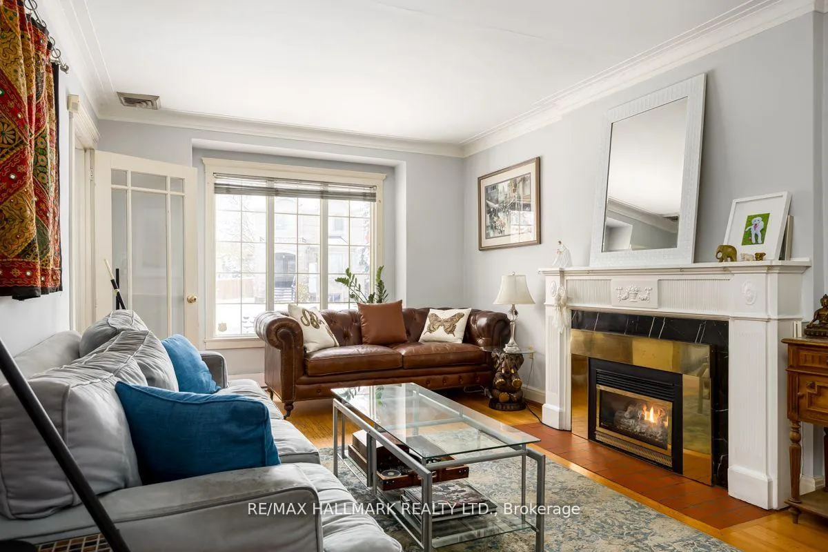 Photo 3 of 22 Airley Crescent, Toronto, East York — HOMEH