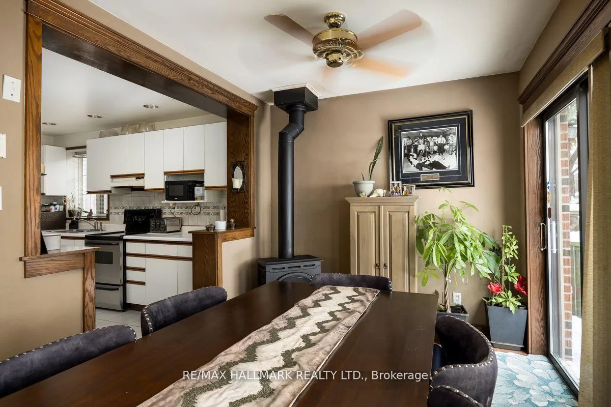 Photo 4 of 22 Airley Crescent, Toronto, East York — HOMEH