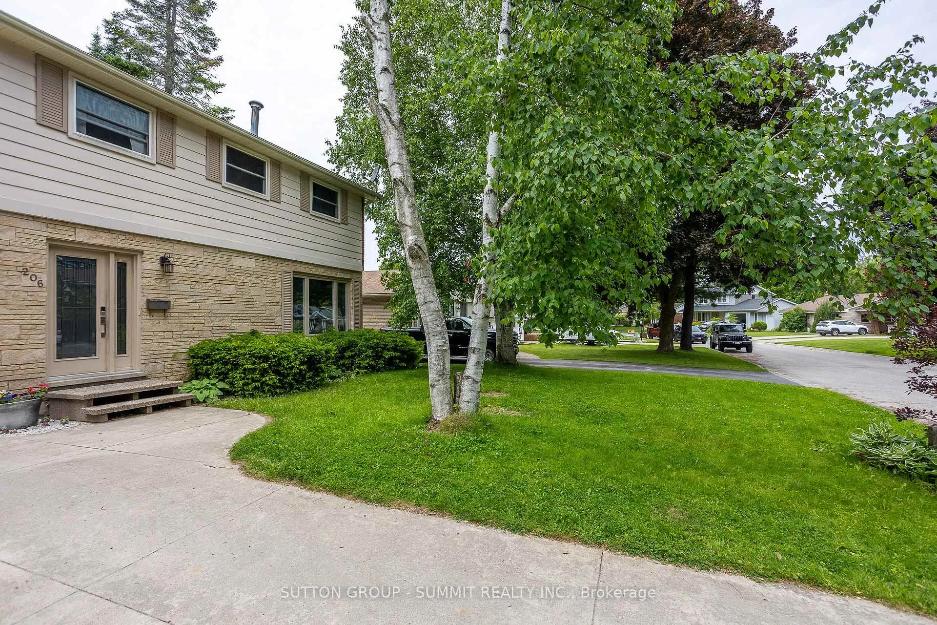 Front of 206 6th Avenue E