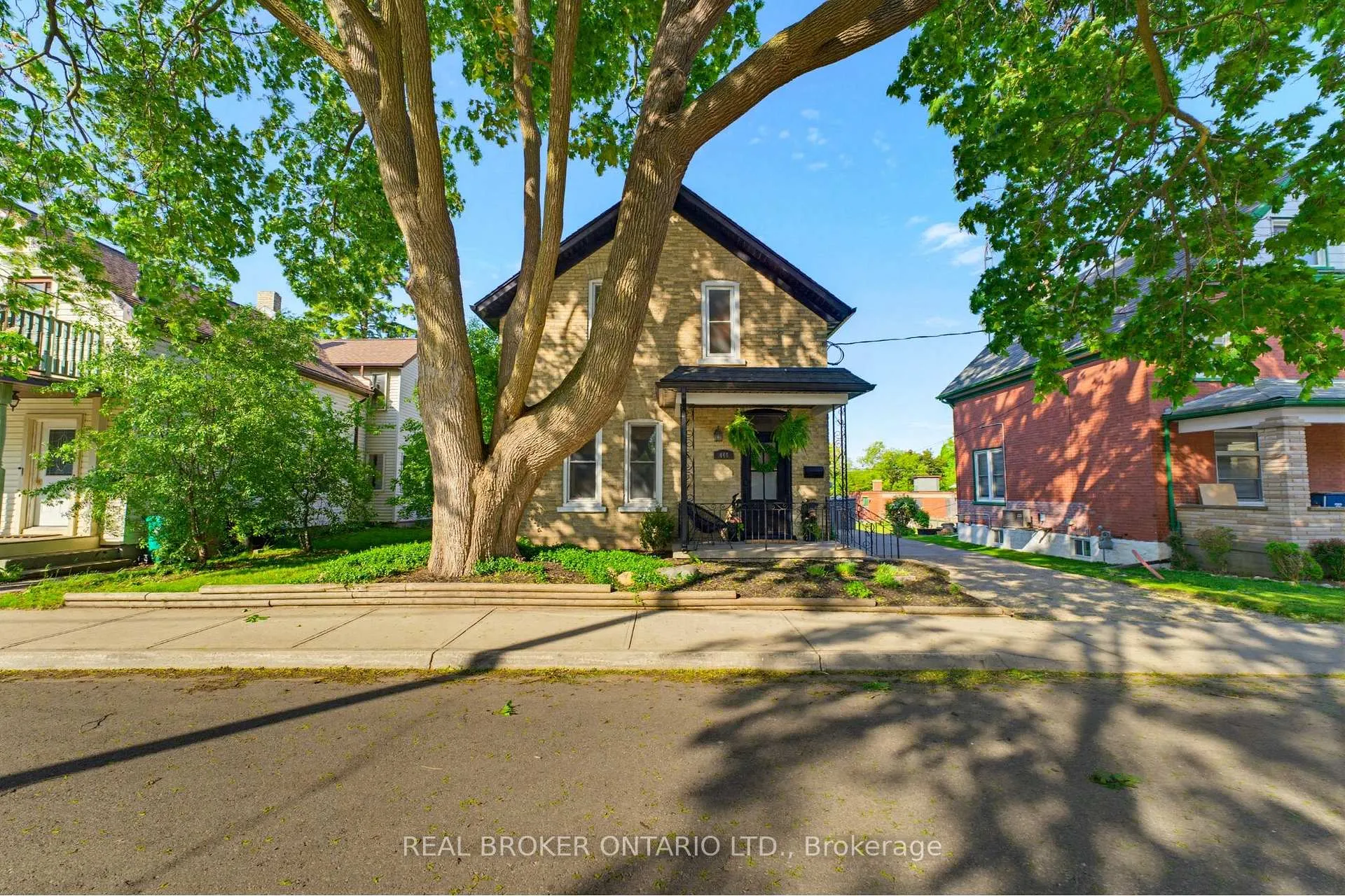 Photo 3 of 440 Duke Street W, Kitchener, Mount Hope Huron Park — HOMEH