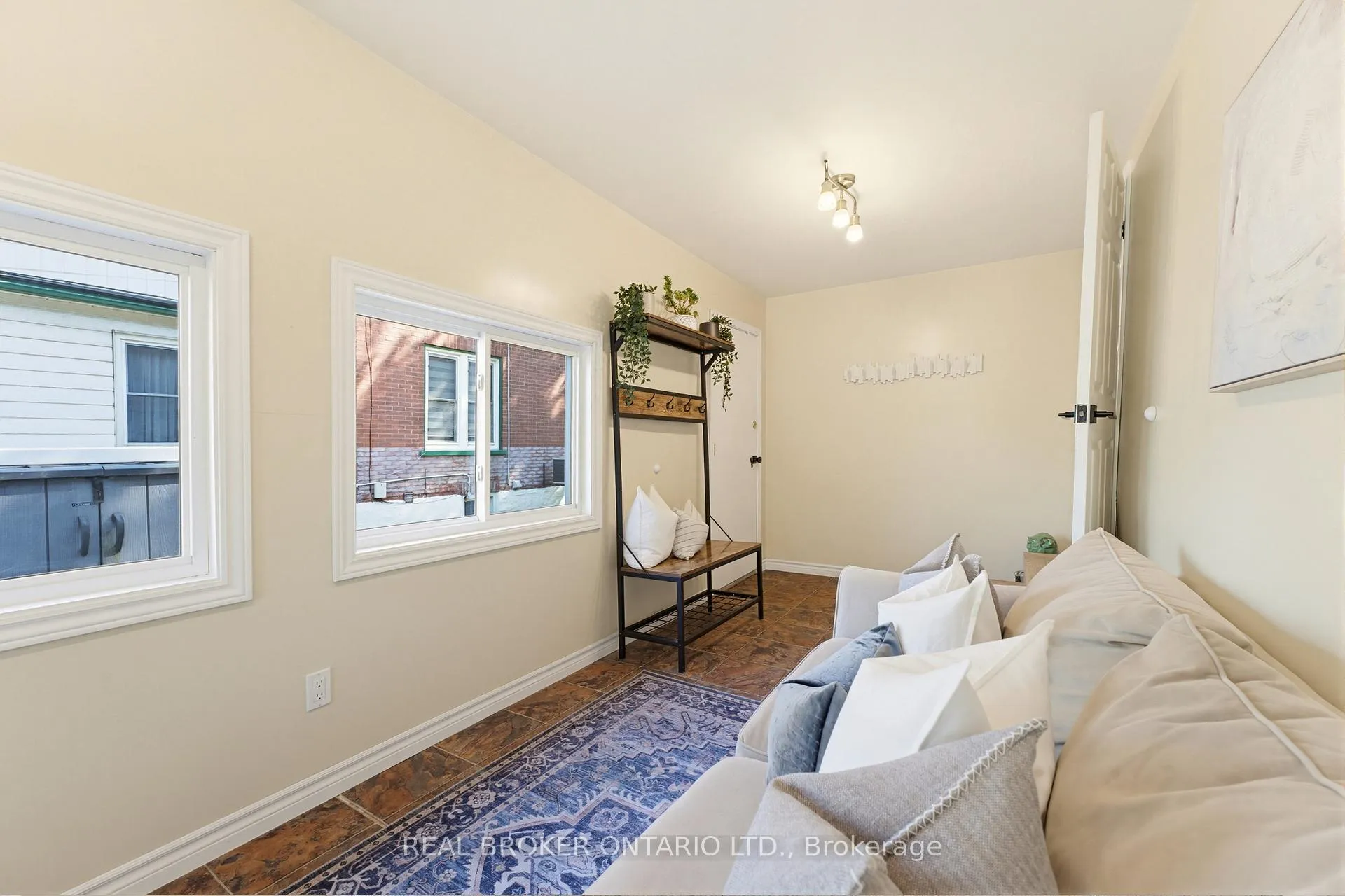 Photo 18 of 440 Duke Street W, Kitchener, Mount Hope Huron Park — HOMEH