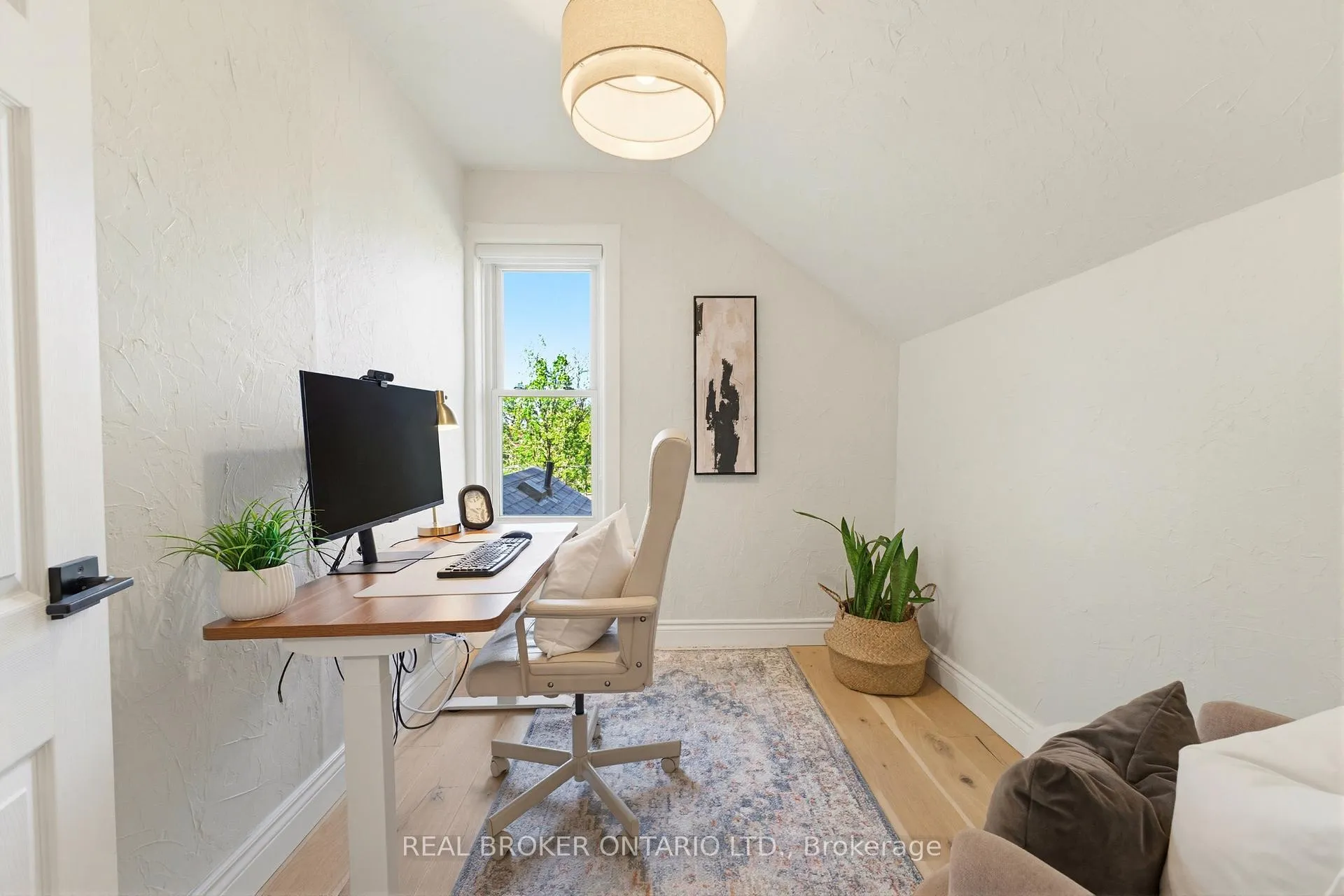 Photo 24 of 440 Duke Street W, Kitchener, Mount Hope Huron Park — HOMEH