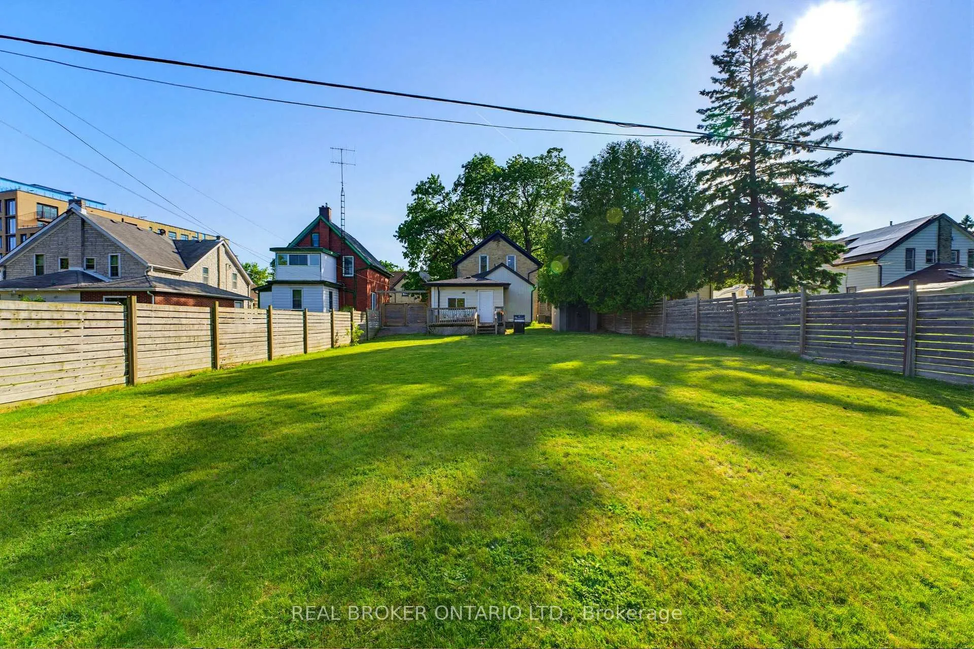 Photo 32 of 440 Duke Street W, Kitchener, Mount Hope Huron Park — HOMEH
