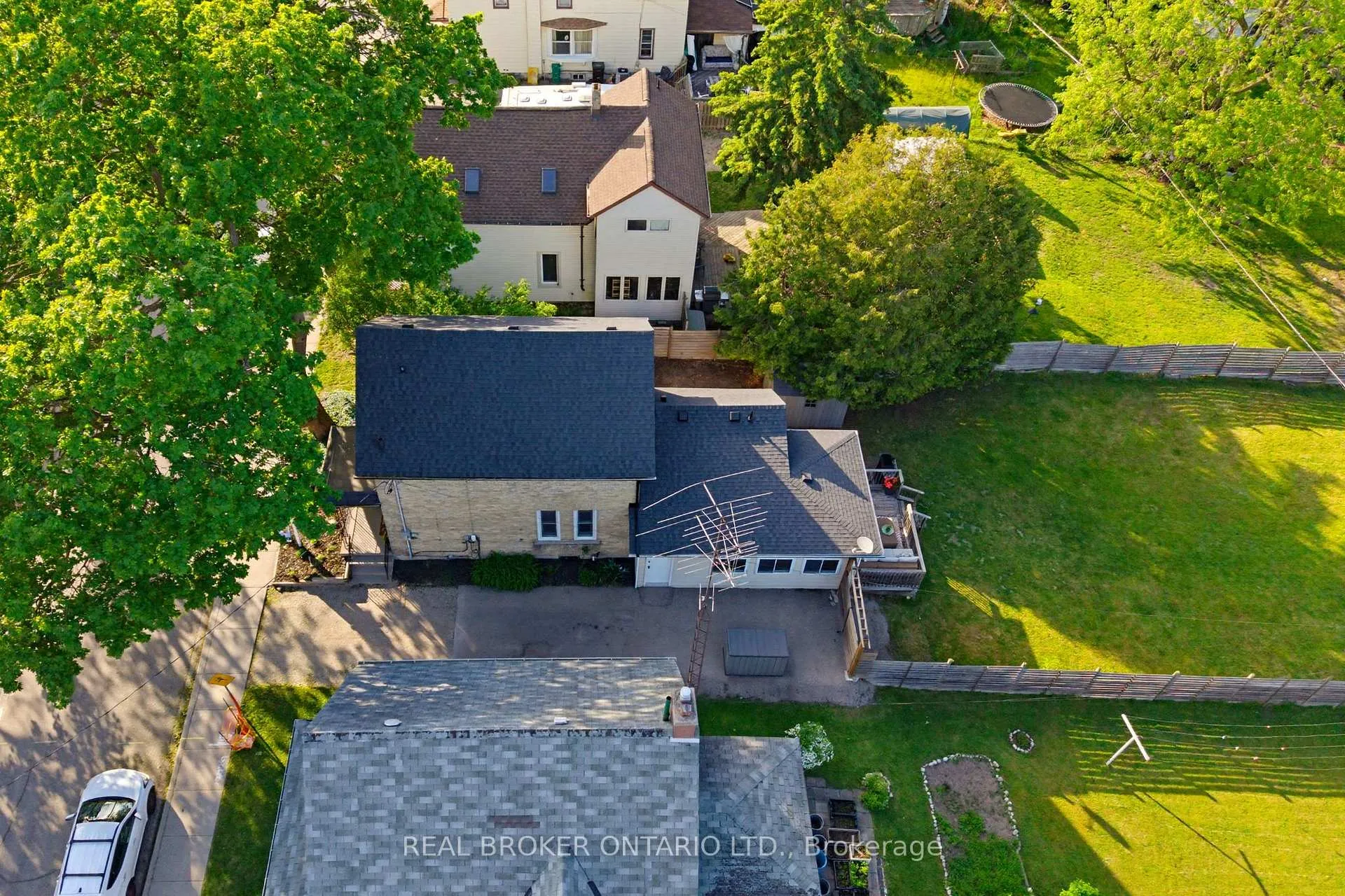 Photo 34 of 440 Duke Street W, Kitchener, Mount Hope Huron Park — HOMEH