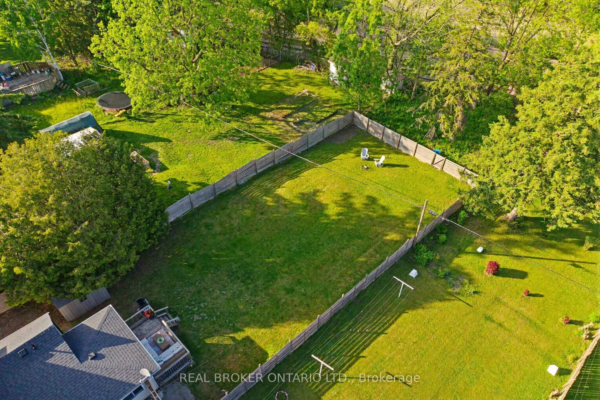 Photo 35 of 440 Duke Street W, Kitchener, Mount Hope Huron Park — HOMEH