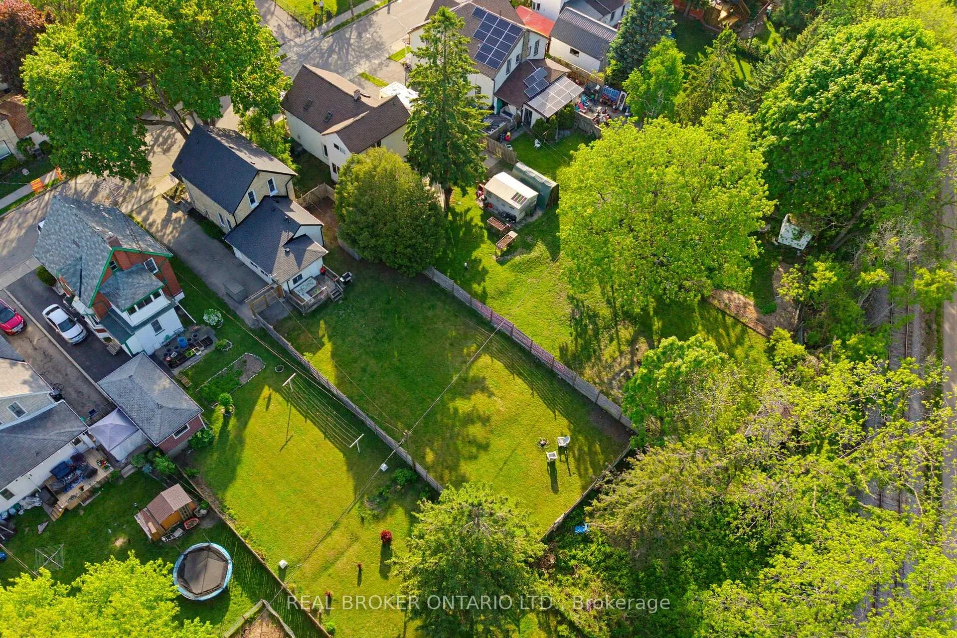 Photo 36 of 440 Duke Street W, Kitchener, Mount Hope Huron Park — HOMEH