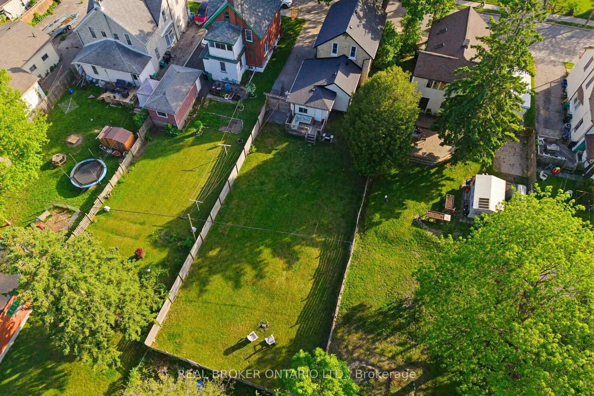 Photo 37 of 440 Duke Street W, Kitchener, Mount Hope Huron Park — HOMEH