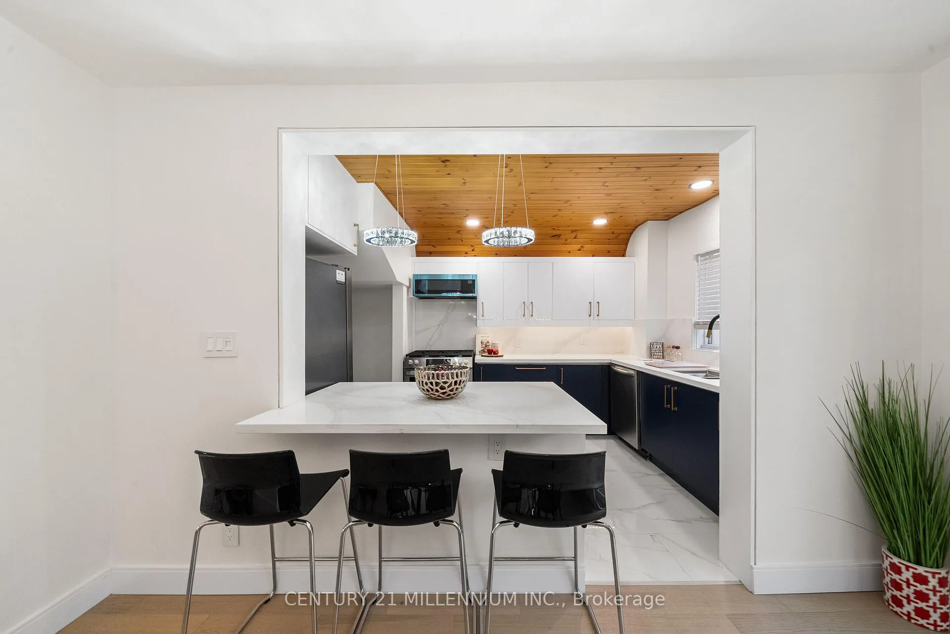 Photo 11 of 134 Helendale Avenue, Toronto, Yonge-Eglinton — HOMEH