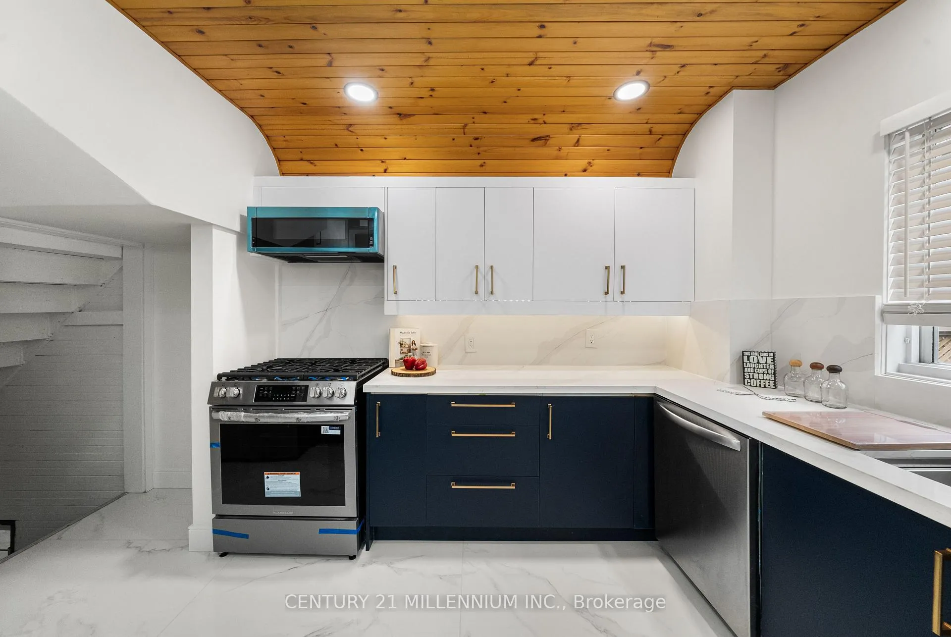 Photo 12 of 134 Helendale Avenue, Toronto, Yonge-Eglinton — HOMEH