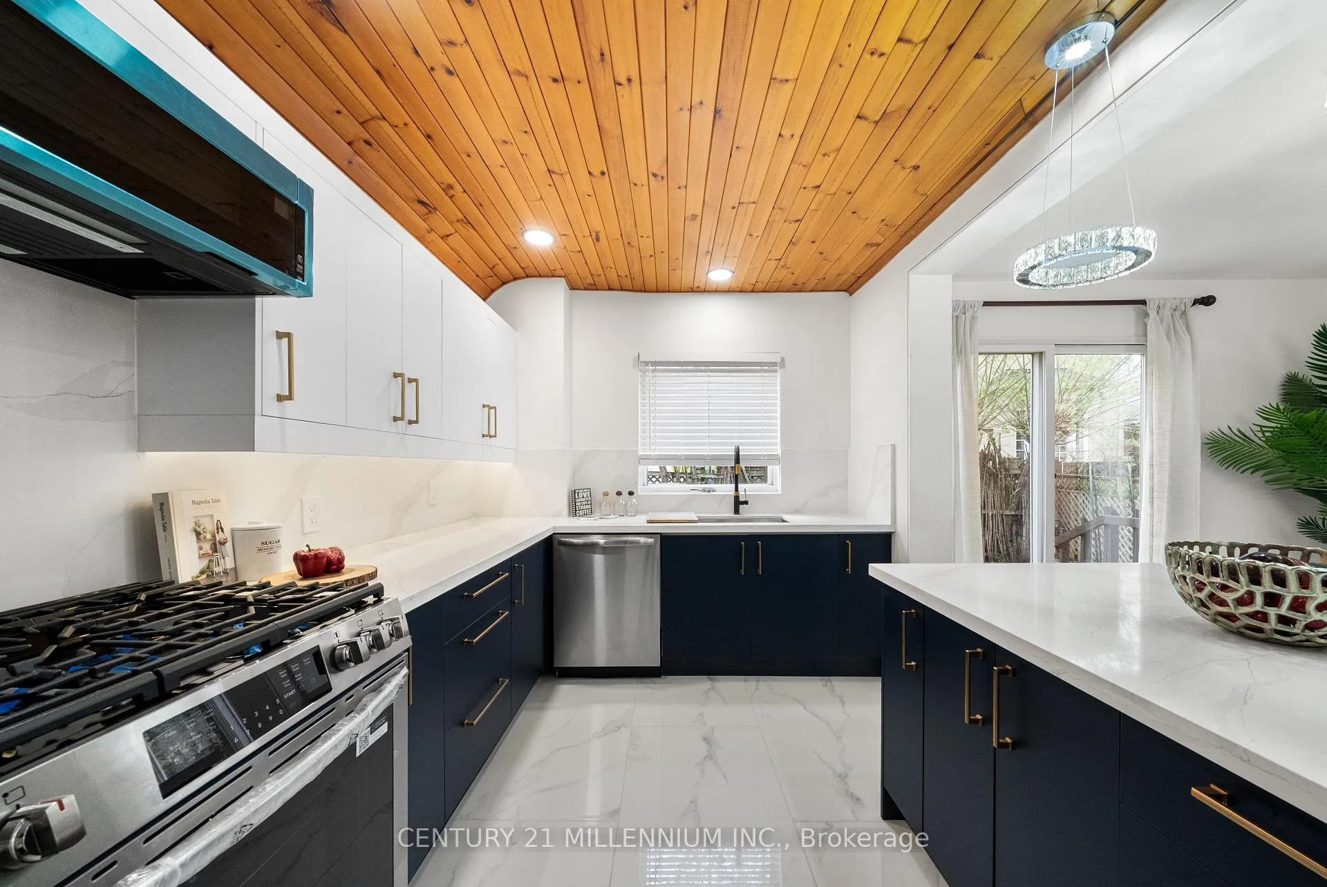 Photo 14 of 134 Helendale Avenue, Toronto, Yonge-Eglinton — HOMEH