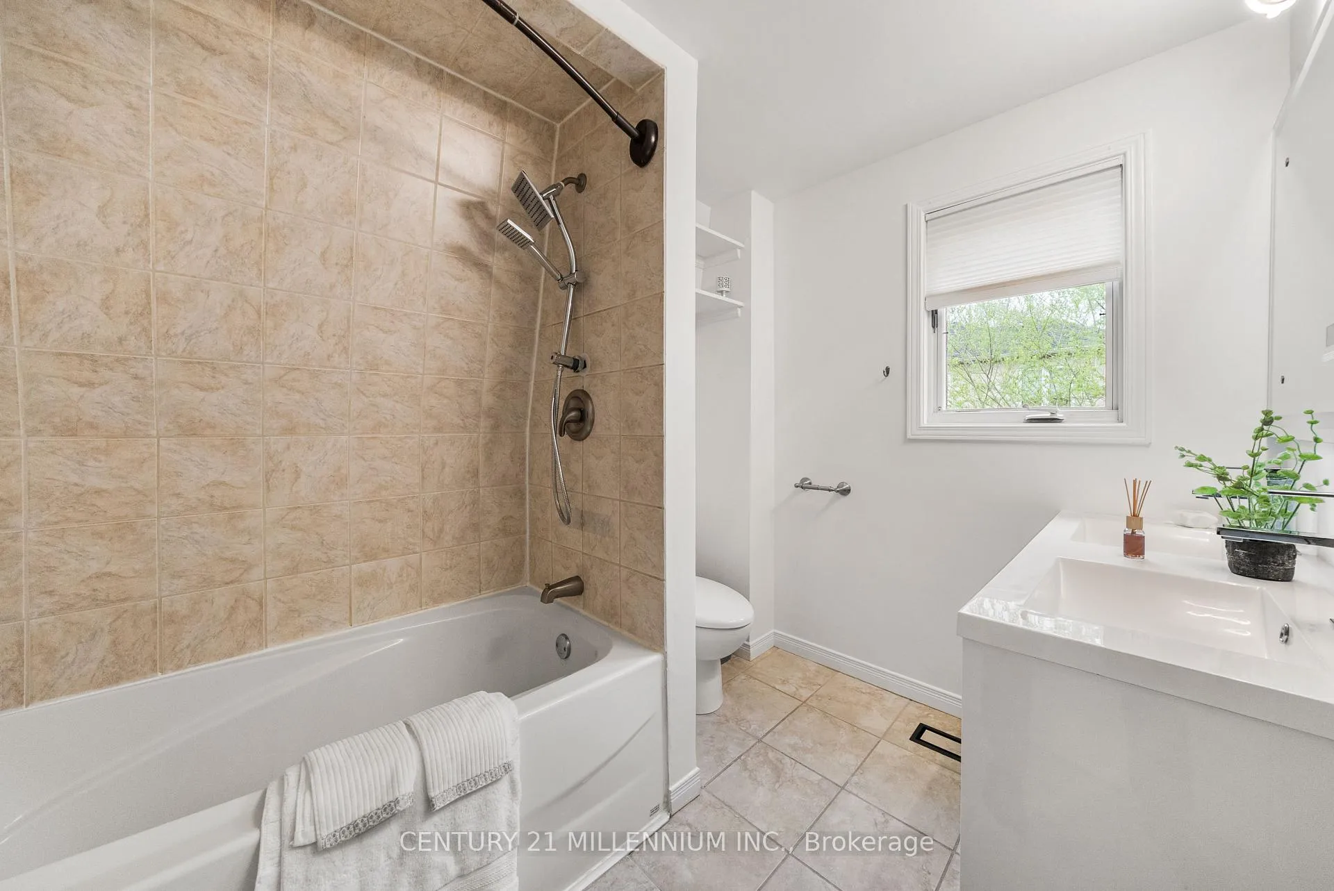 Photo 19 of 134 Helendale Avenue, Toronto, Yonge-Eglinton — HOMEH