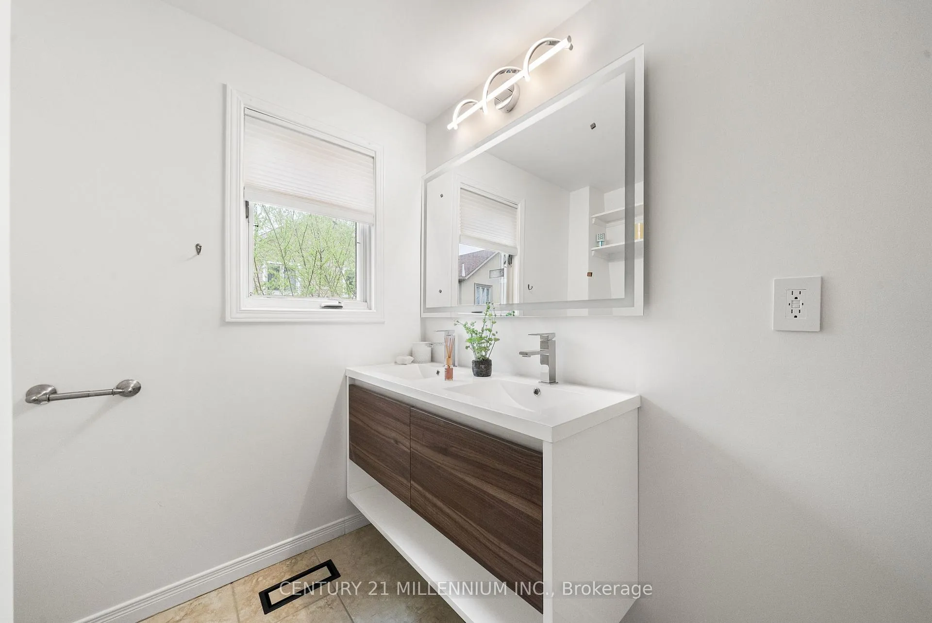 Photo 20 of 134 Helendale Avenue, Toronto, Yonge-Eglinton — HOMEH