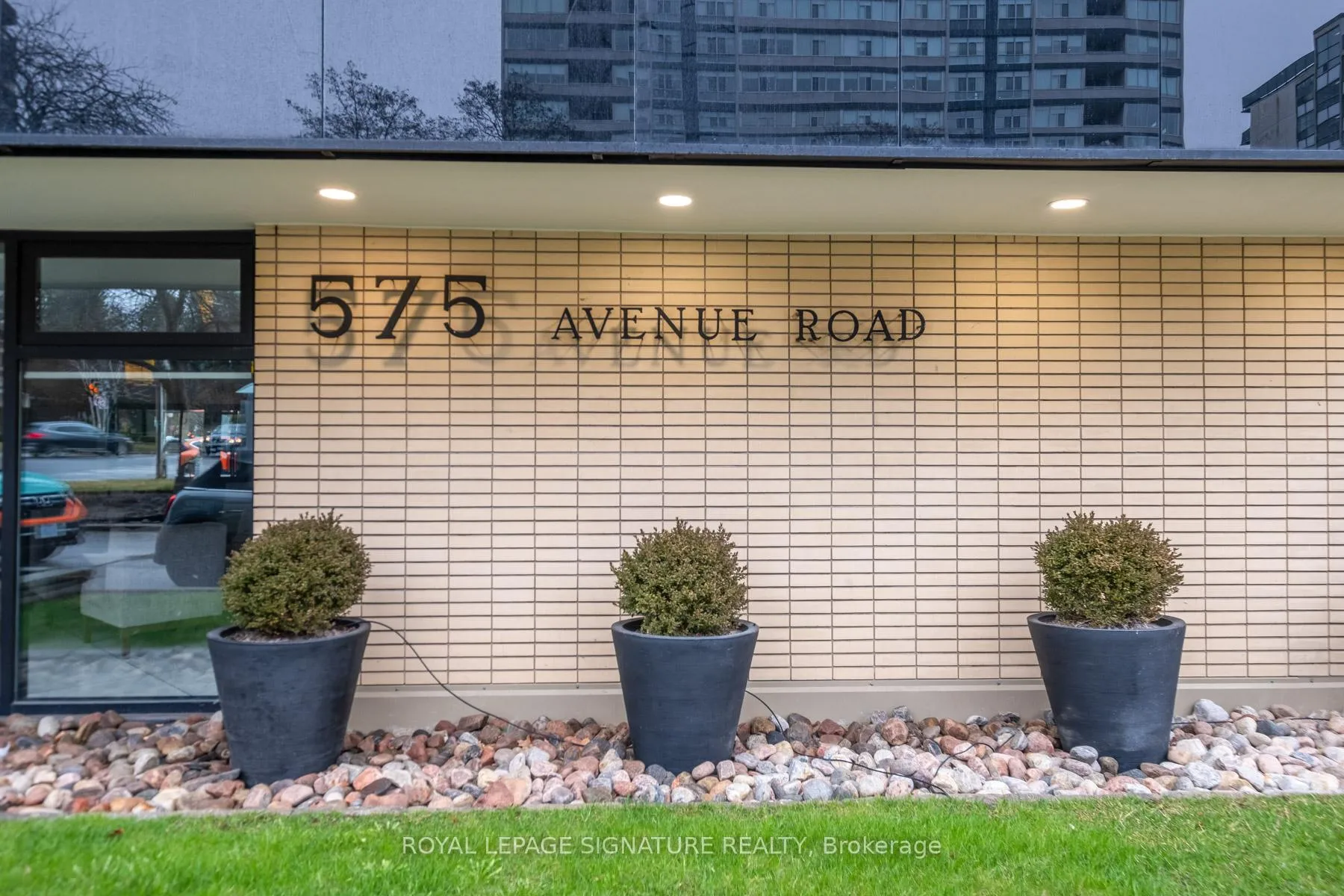 Photo 3 of Unit 1105, 575 Avenue Road, Toronto, Yonge-St. Clair — HOMEH