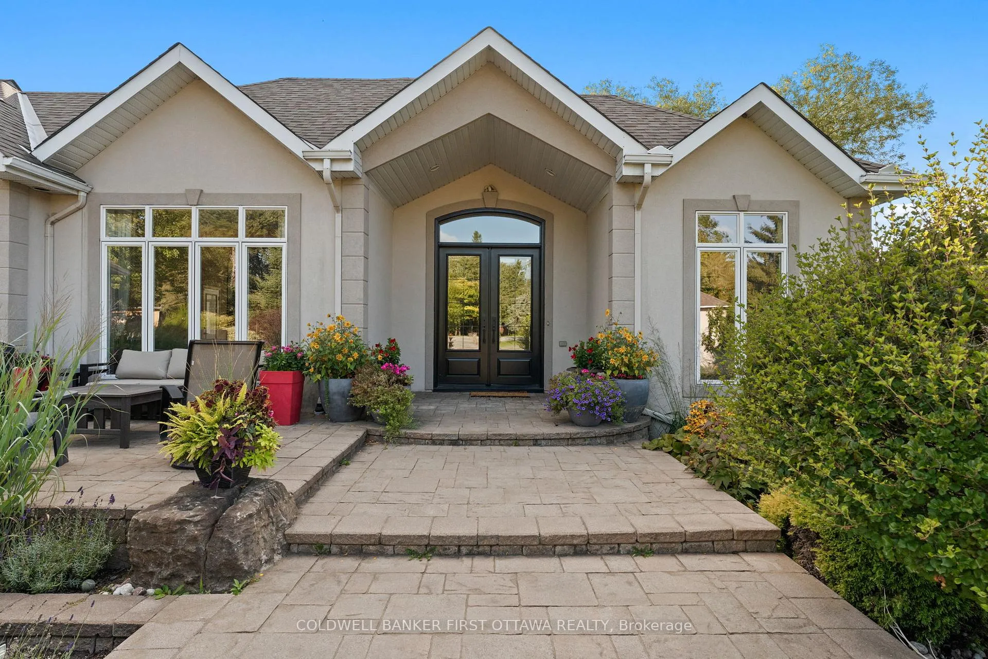 Photo 2 of 358 River Road, Ottawa, Cedardale — HOMEH