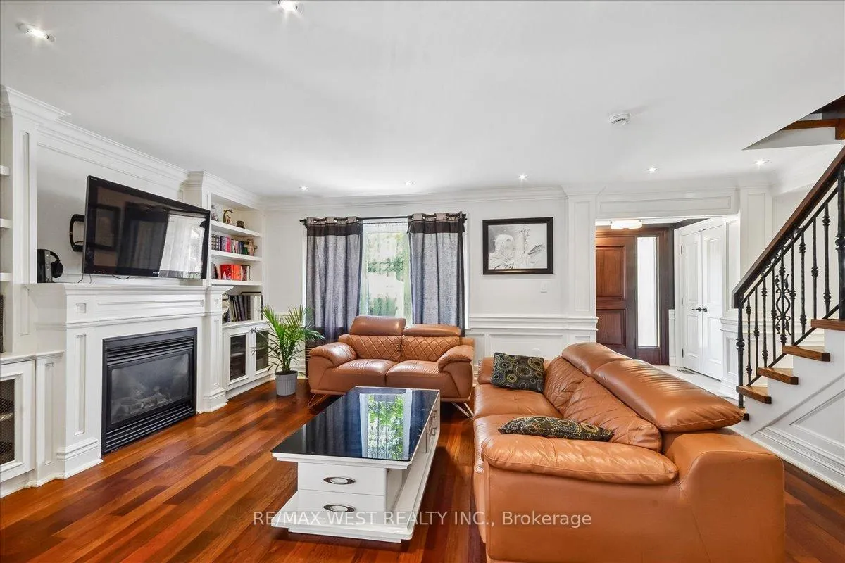 Photo 3 of 11 Hillcroft Drive, Etobicoke, Islington-City Centre West — HOMEH