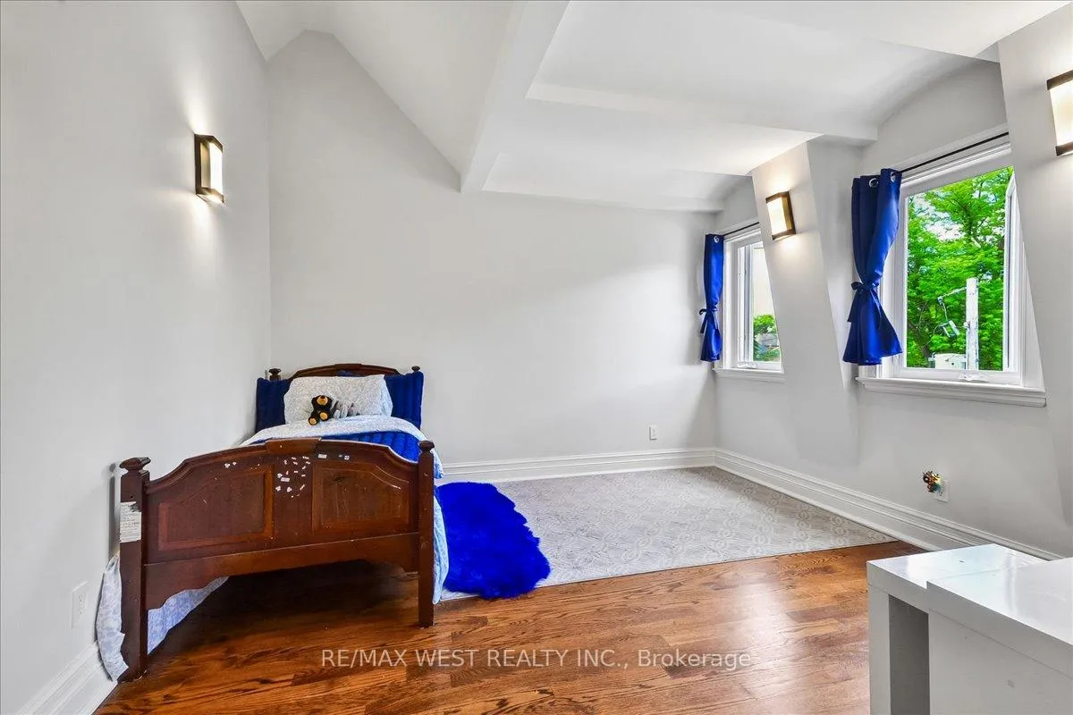 Photo 14 of 11 Hillcroft Drive, Etobicoke, Islington-City Centre West — HOMEH
