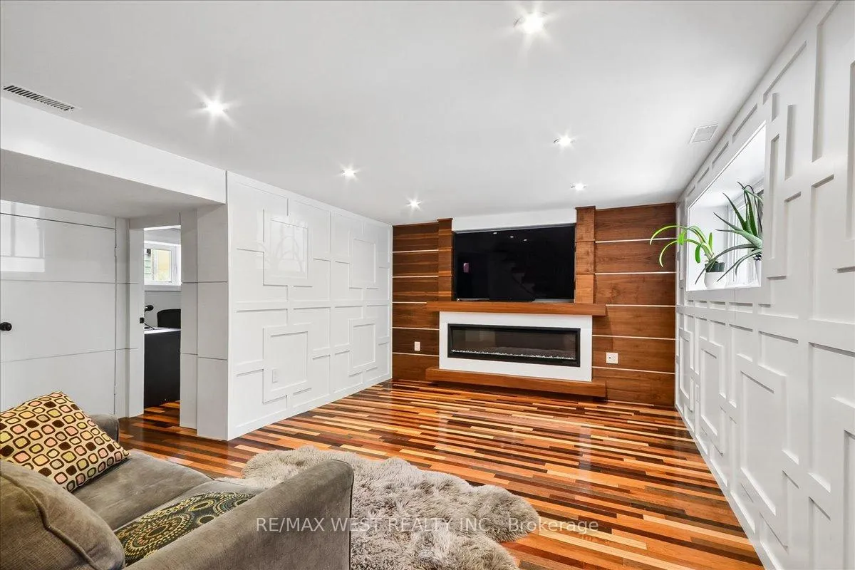 Photo 17 of 11 Hillcroft Drive, Etobicoke, Islington-City Centre West — HOMEH