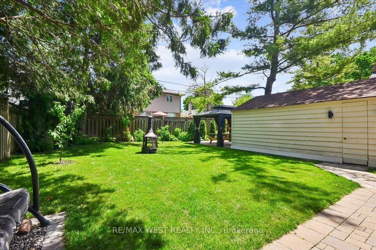 Photo 23 of 11 Hillcroft Drive, Etobicoke, Islington-City Centre West — HOMEH