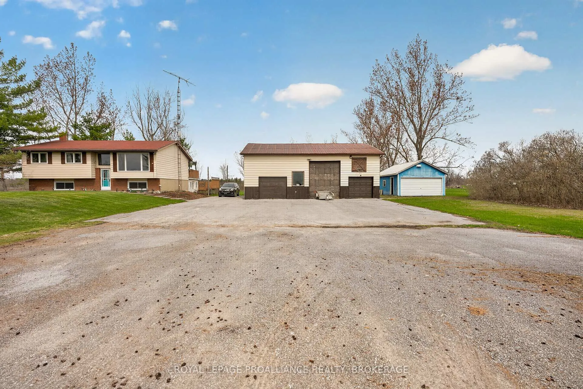 Photo 2 of 261 Shane Street, Loyalist, Lennox and Addington - South — HOMEH