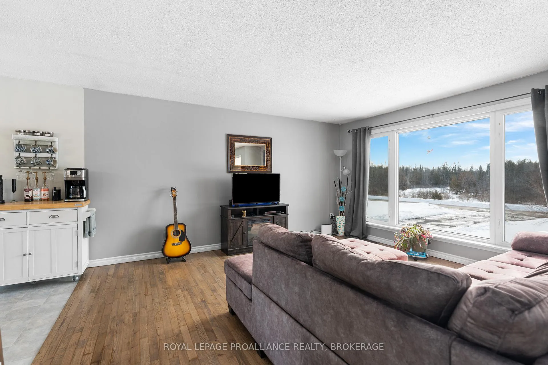 Photo 5 of 261 Shane Street, Loyalist, Lennox and Addington - South — HOMEH