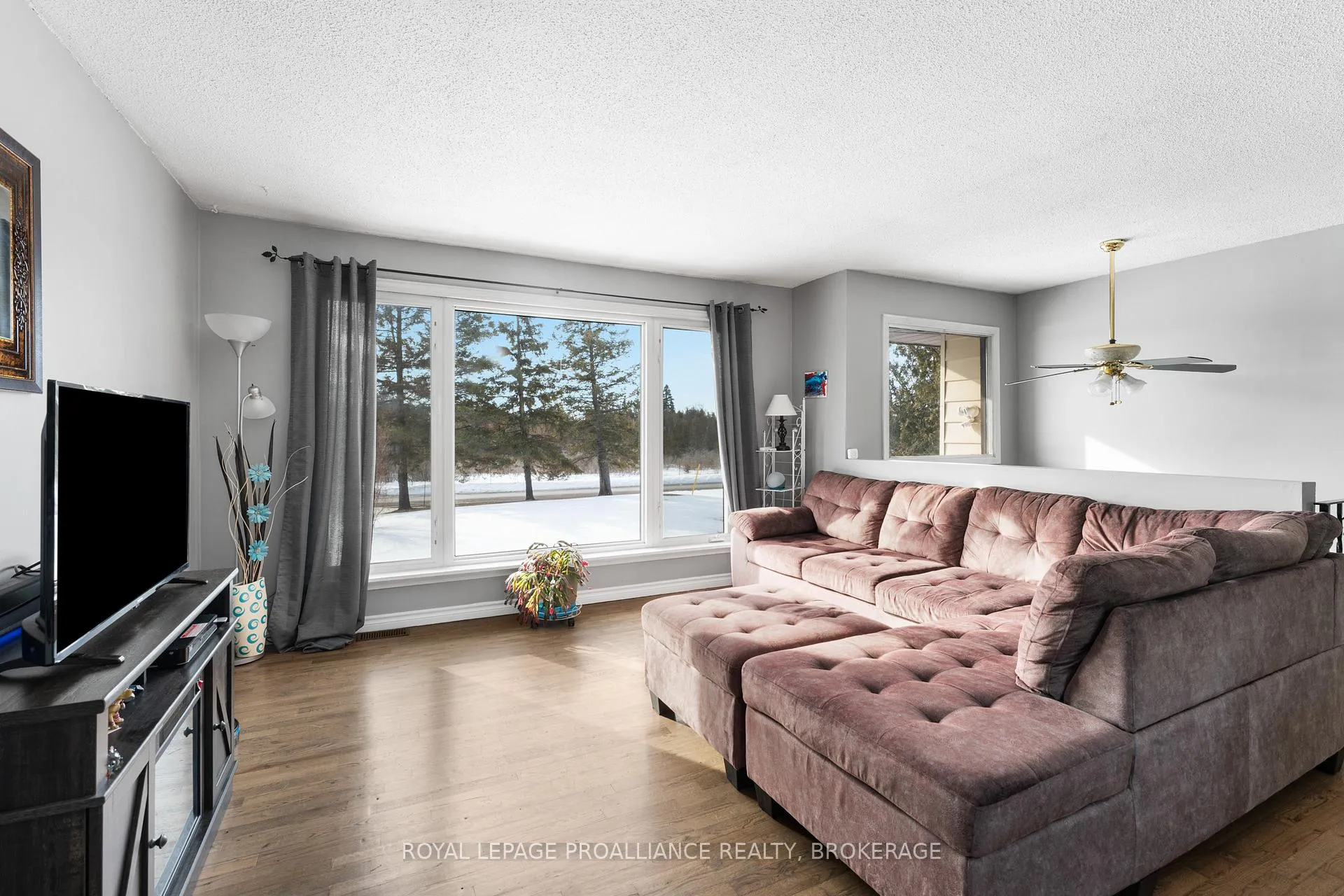Photo 6 of 261 Shane Street, Loyalist, Lennox and Addington - South — HOMEH
