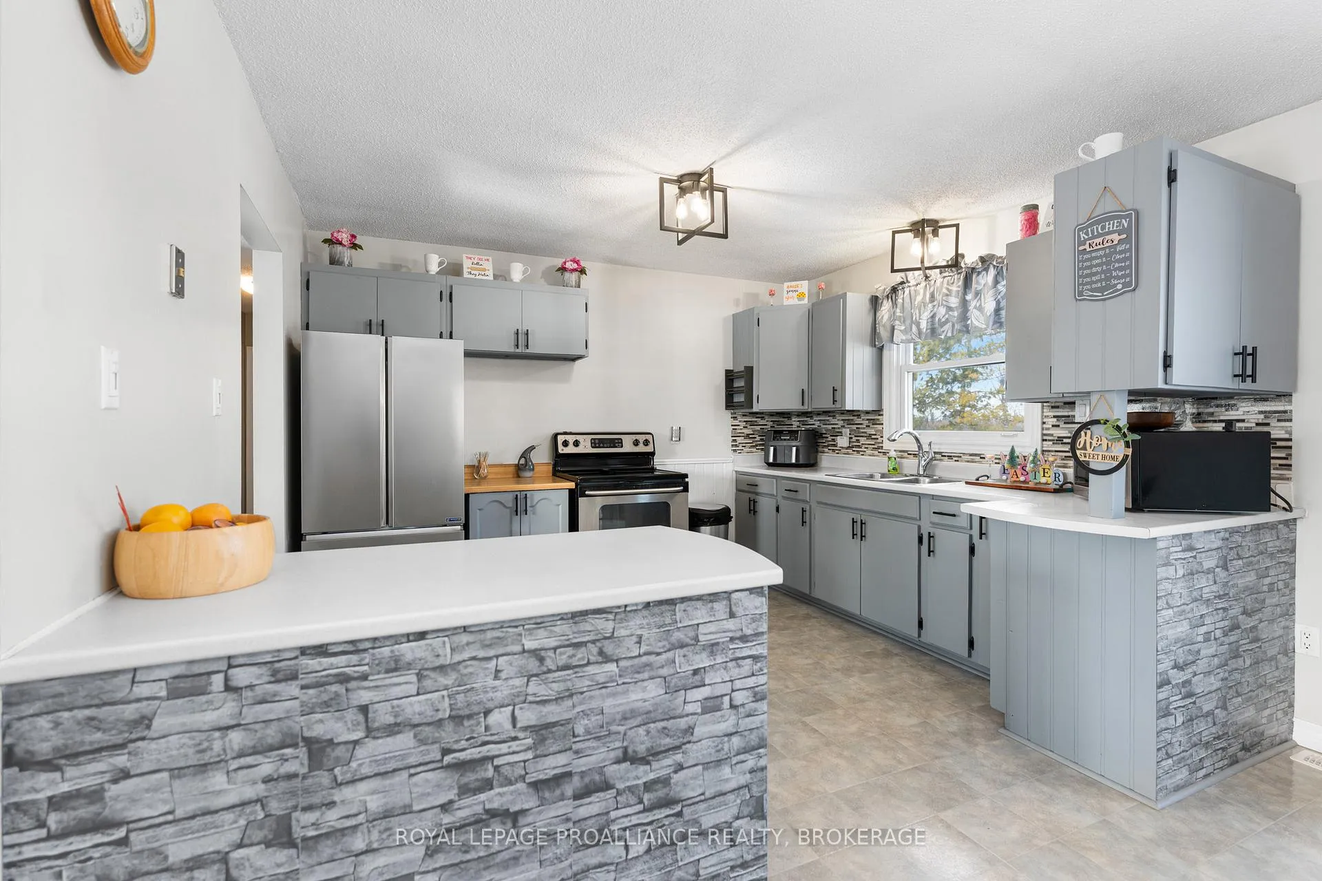 Photo 10 of 261 Shane Street, Loyalist, Lennox and Addington - South — HOMEH