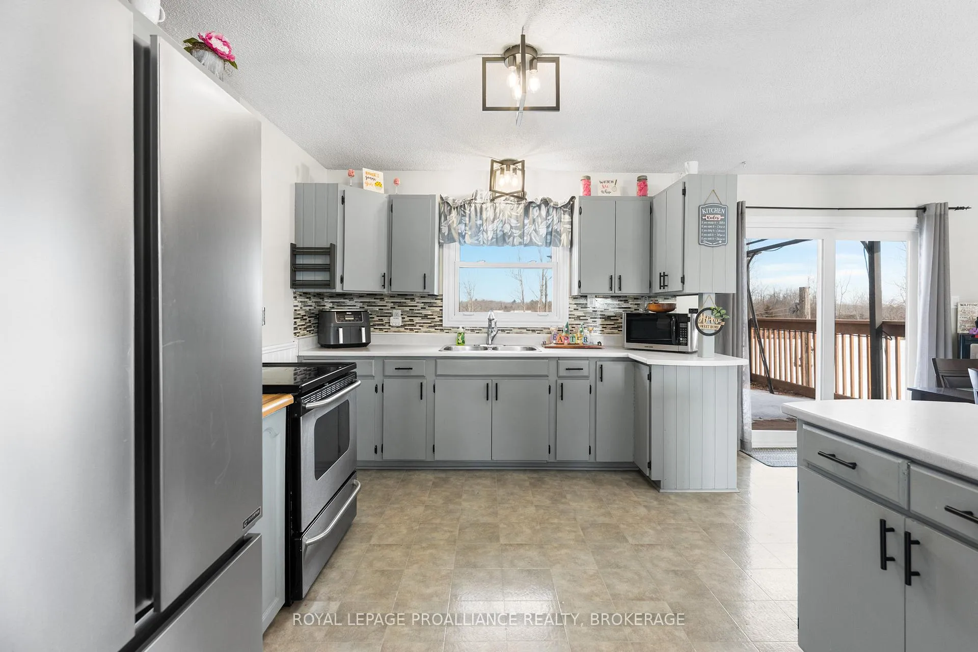 Photo 12 of 261 Shane Street, Loyalist, Lennox and Addington - South — HOMEH