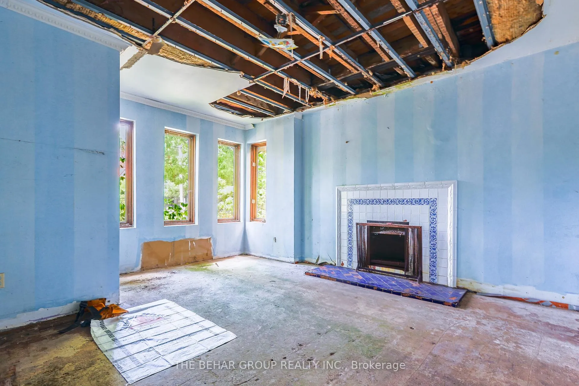 Photo 4 of 313 Sunnyside Avenue, Toronto, High Park-Swansea — HOMEH