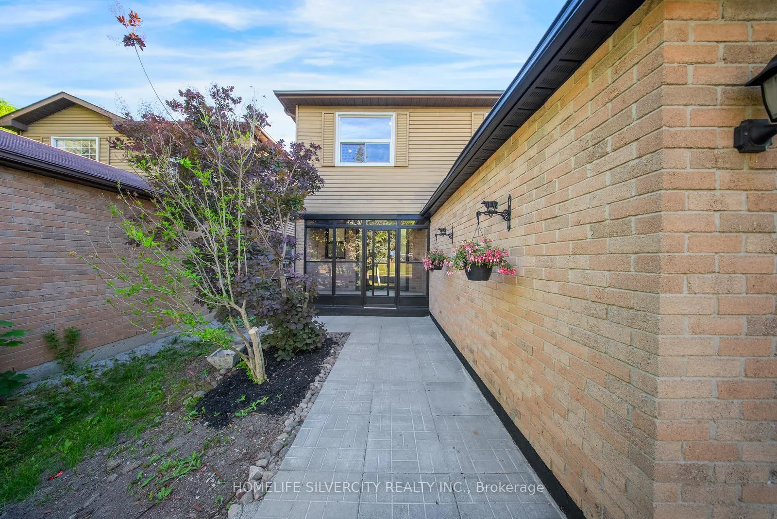 Photo 5 of 3 Folkstone Crescent, Brampton, Southgate — HOMEH