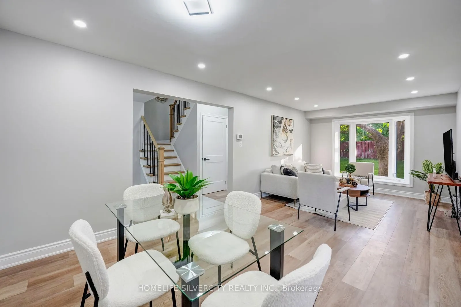 Photo 7 of 3 Folkstone Crescent, Brampton, Southgate — HOMEH