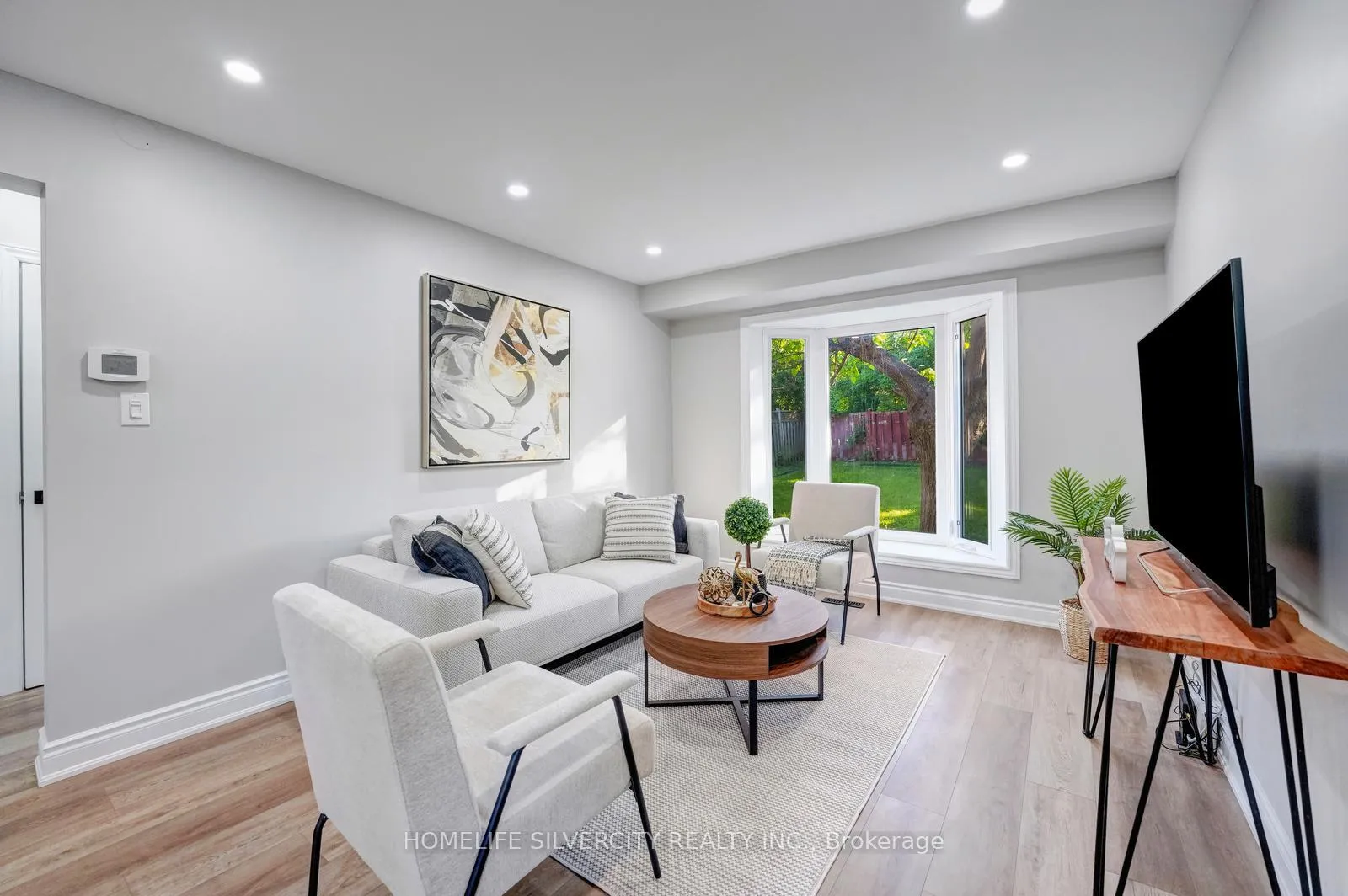 Photo 8 of 3 Folkstone Crescent, Brampton, Southgate — HOMEH