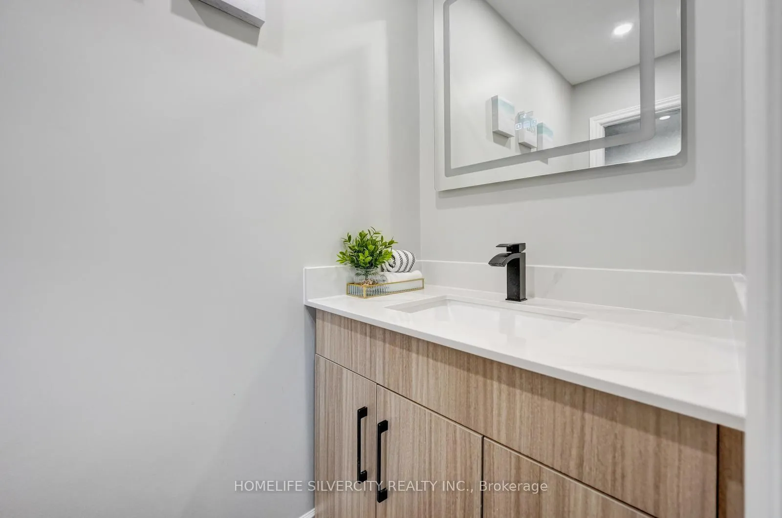 Photo 11 of 3 Folkstone Crescent, Brampton, Southgate — HOMEH