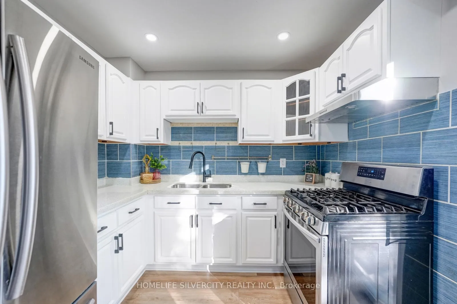 Photo 13 of 3 Folkstone Crescent, Brampton, Southgate — HOMEH
