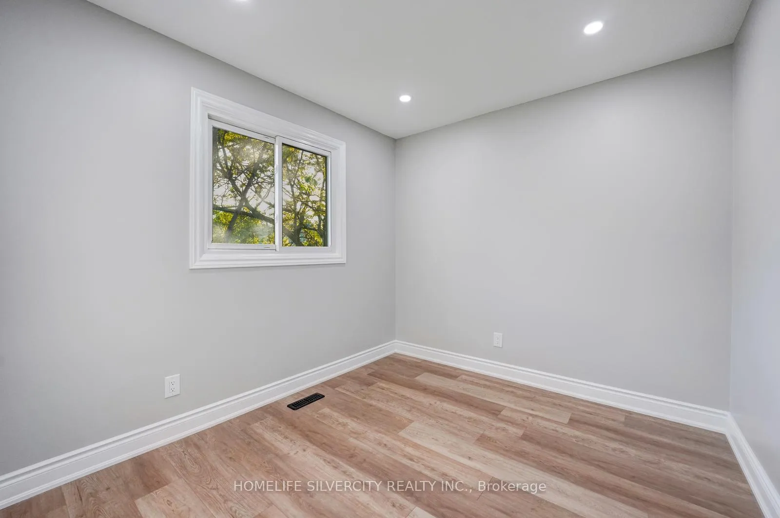 Photo 26 of 3 Folkstone Crescent, Brampton, Southgate — HOMEH
