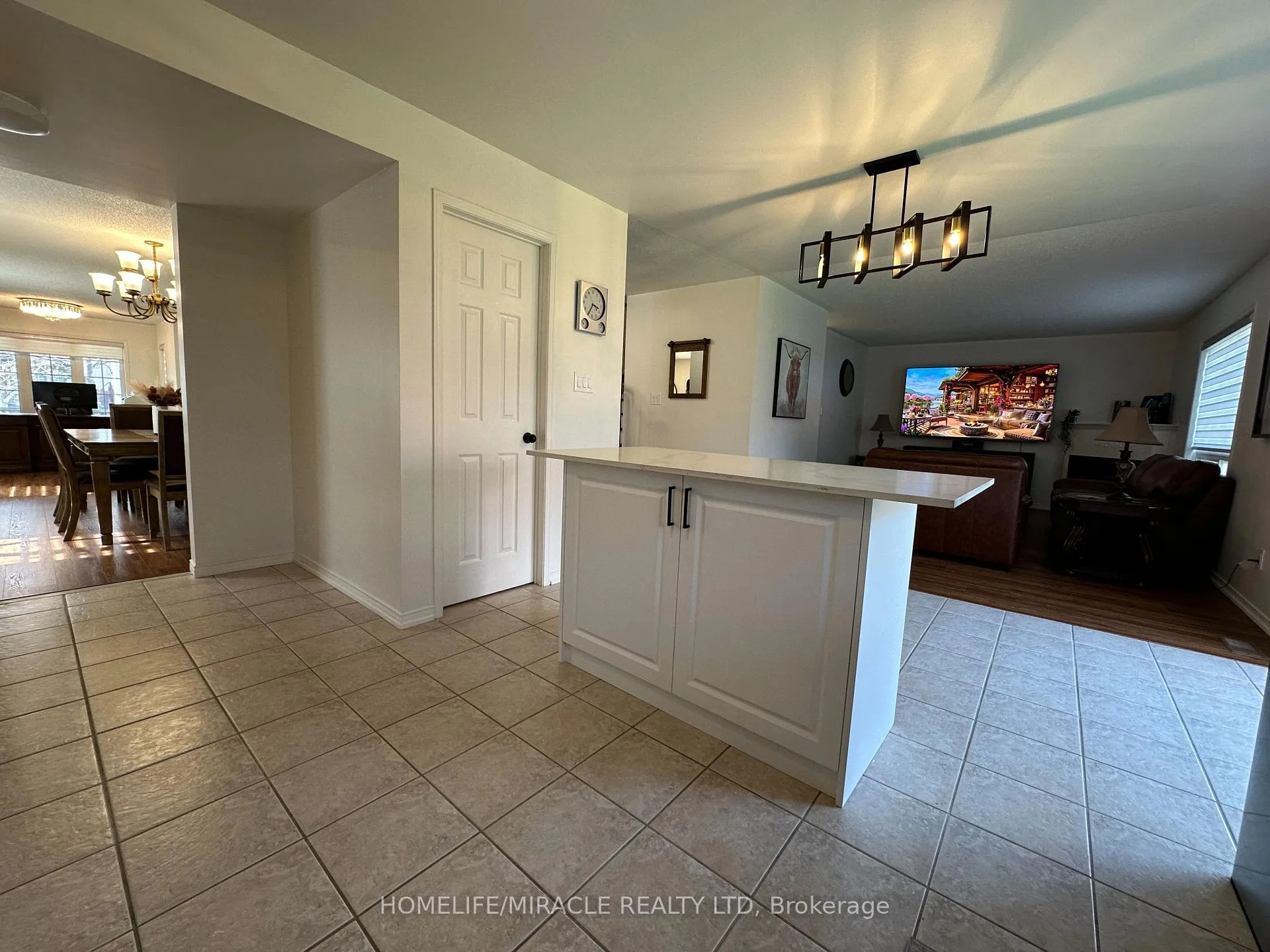 Photo 6 of 65 Fairhill Avenue, Brampton, Fletcher's Meadow — HOMEH