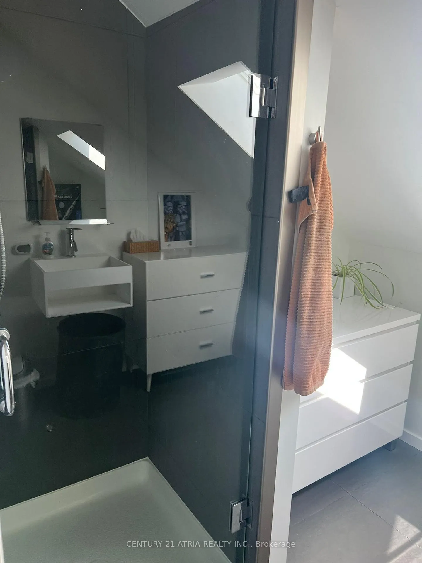 Photo 14 of 109 Simpson Avenue, Toronto, North Riverdale — HOMEH