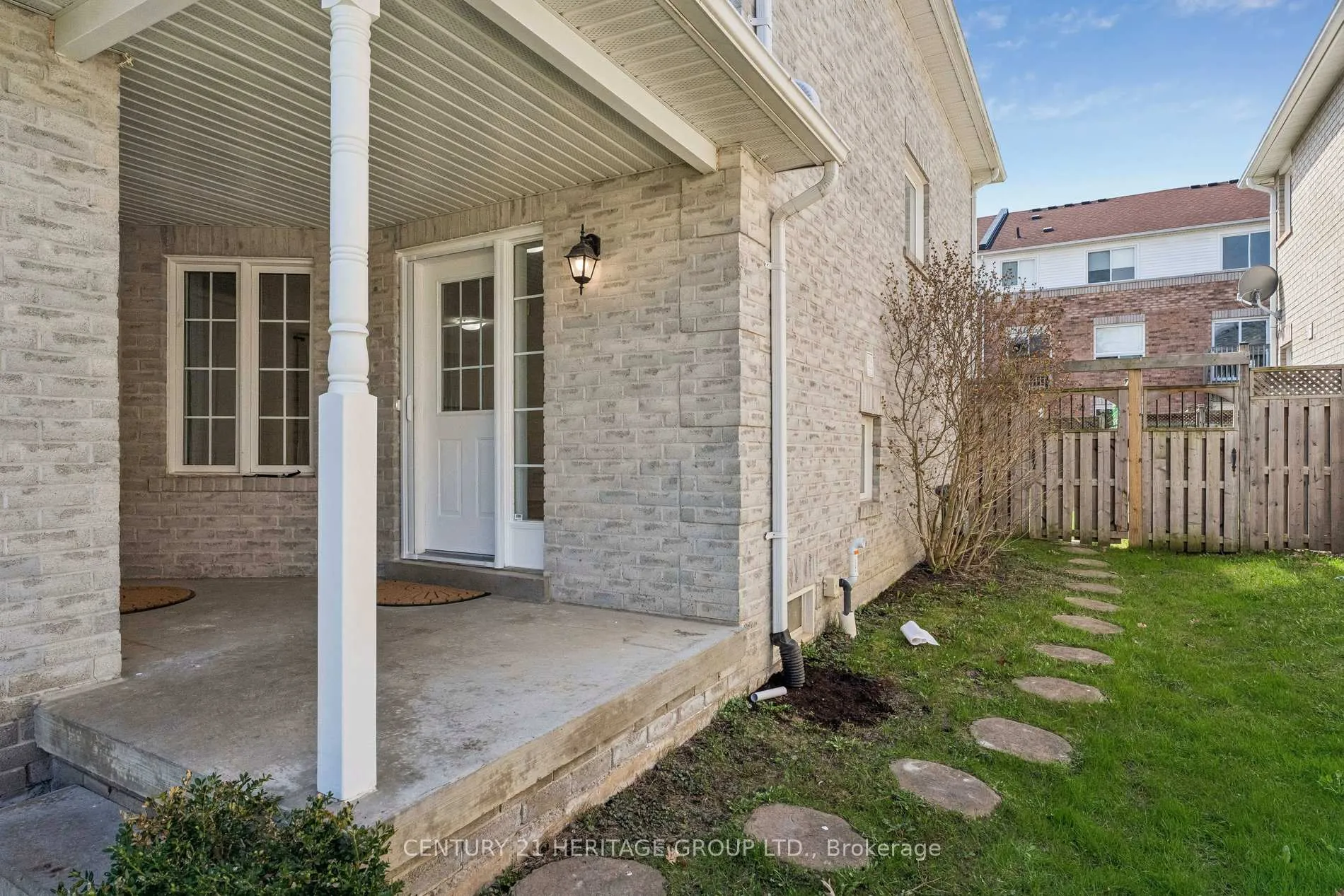 Photo 3 of 1438 Forest Street, Innisfil, Alcona — HOMEH
