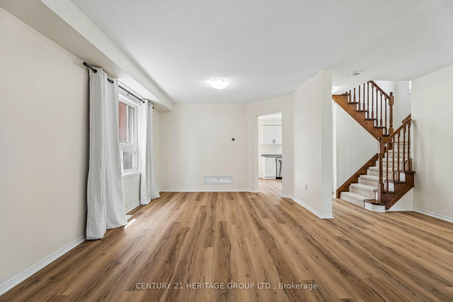 Photo 8 of 1438 Forest Street, Innisfil, Alcona — HOMEH