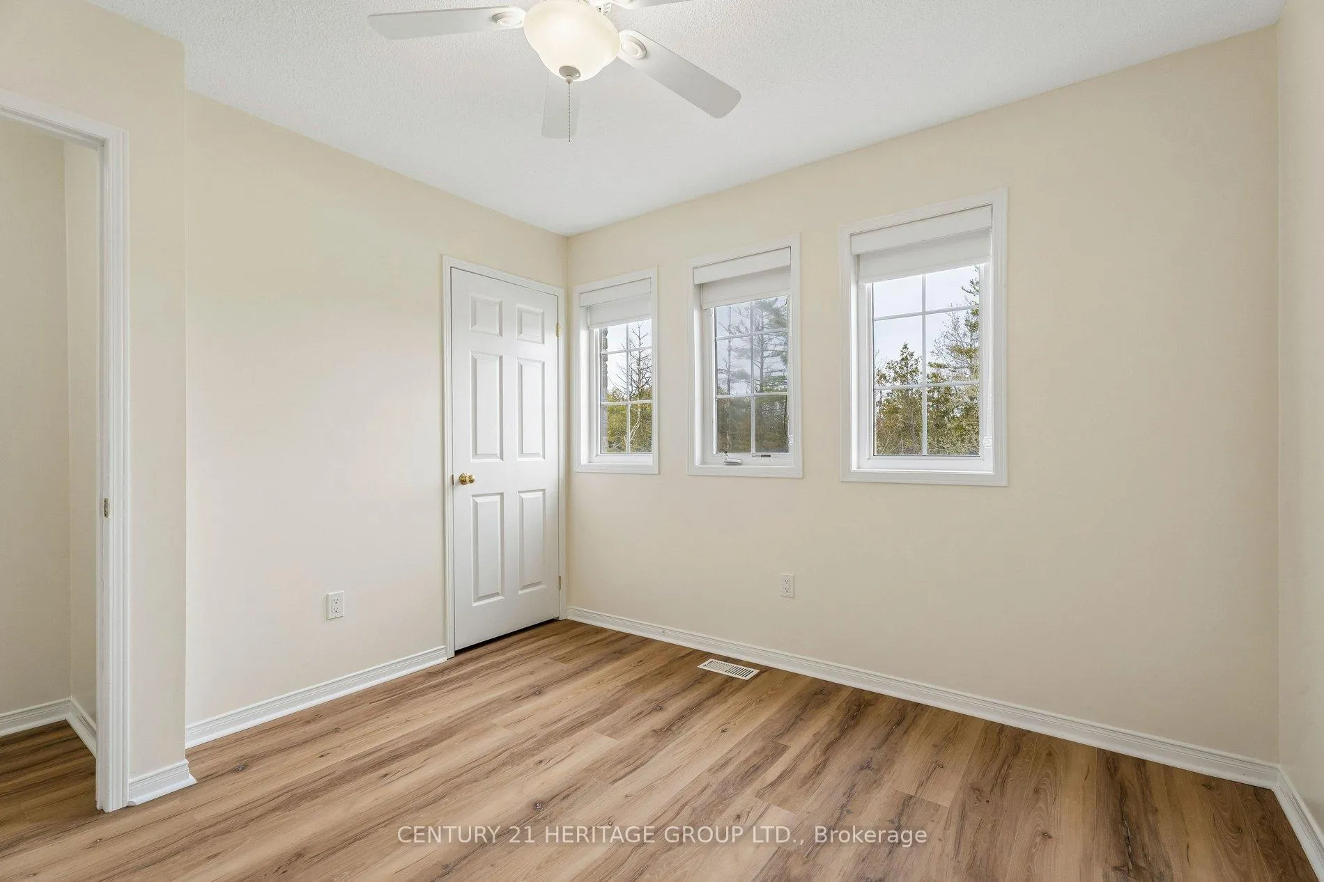 Photo 16 of 1438 Forest Street, Innisfil, Alcona — HOMEH